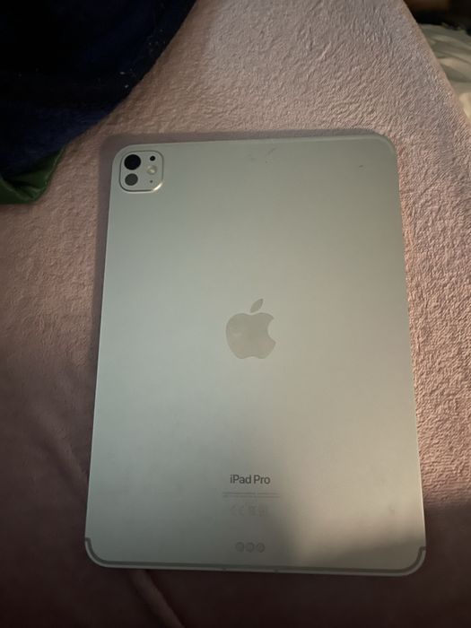 Apple iPad Pro 11.0'' - M4 9-core - 256GB - WiFi + Cellular - Prateado