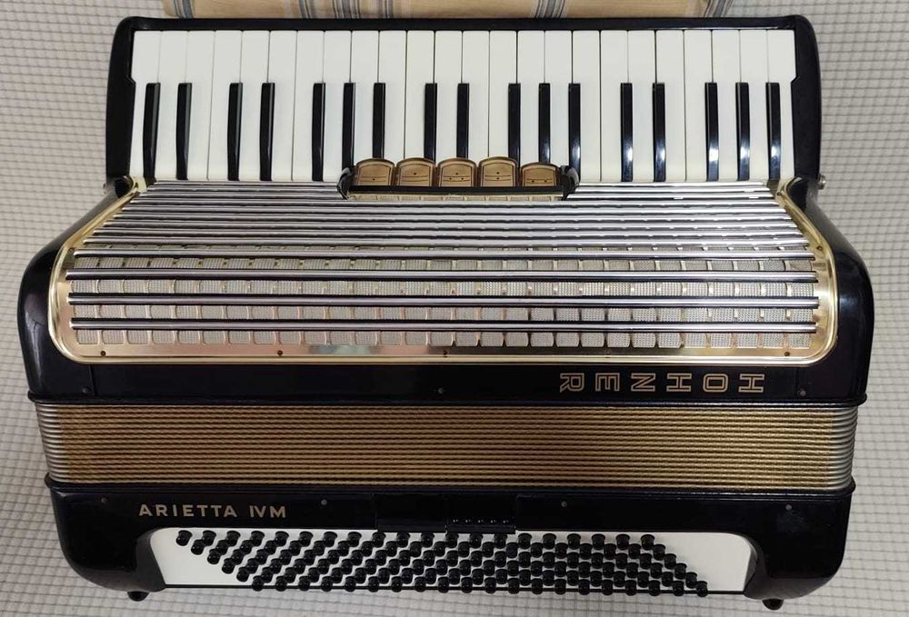 Acordeão Hohner Arietta IV