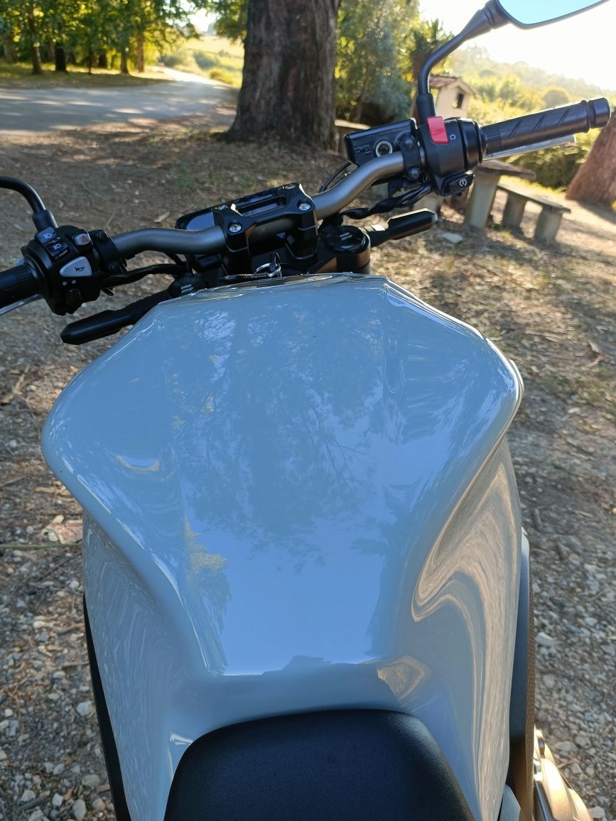 Honda CB650R - Poucos Kms