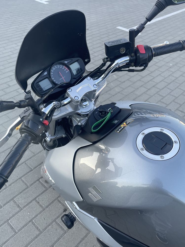 Suzuki GSR600 2005