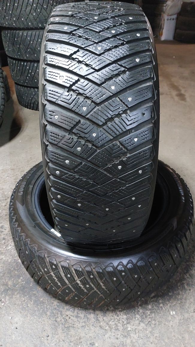 Пара зимних шин шип GoodYear Ultra Grip Ice Arctic 235/50 R19