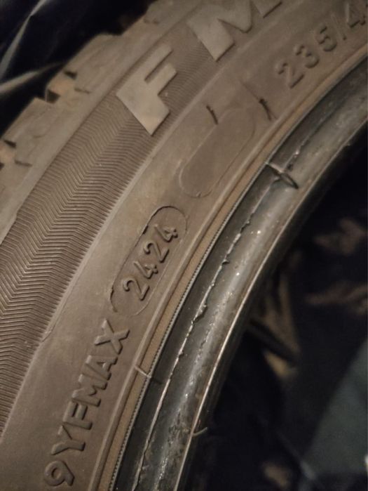 Opony zimowe FIREMAX 235/45R18