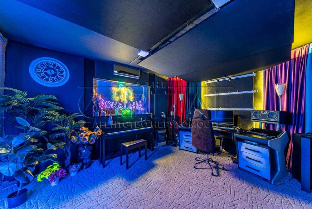 Продажа офиса супер цена 614м2 центр Ігоря Брановицького, 3