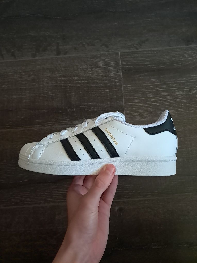 Оригінальні білі шкіряні кросівки Adidas Superstar / від 36 по 40 EU