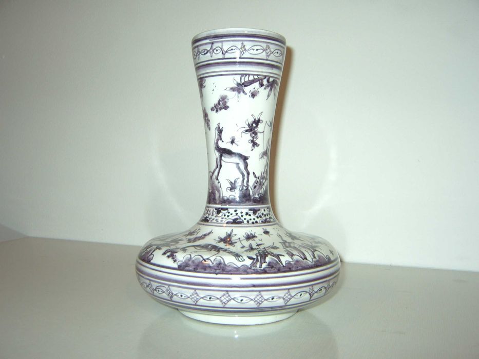 Jarra cerâmica pintada á mão