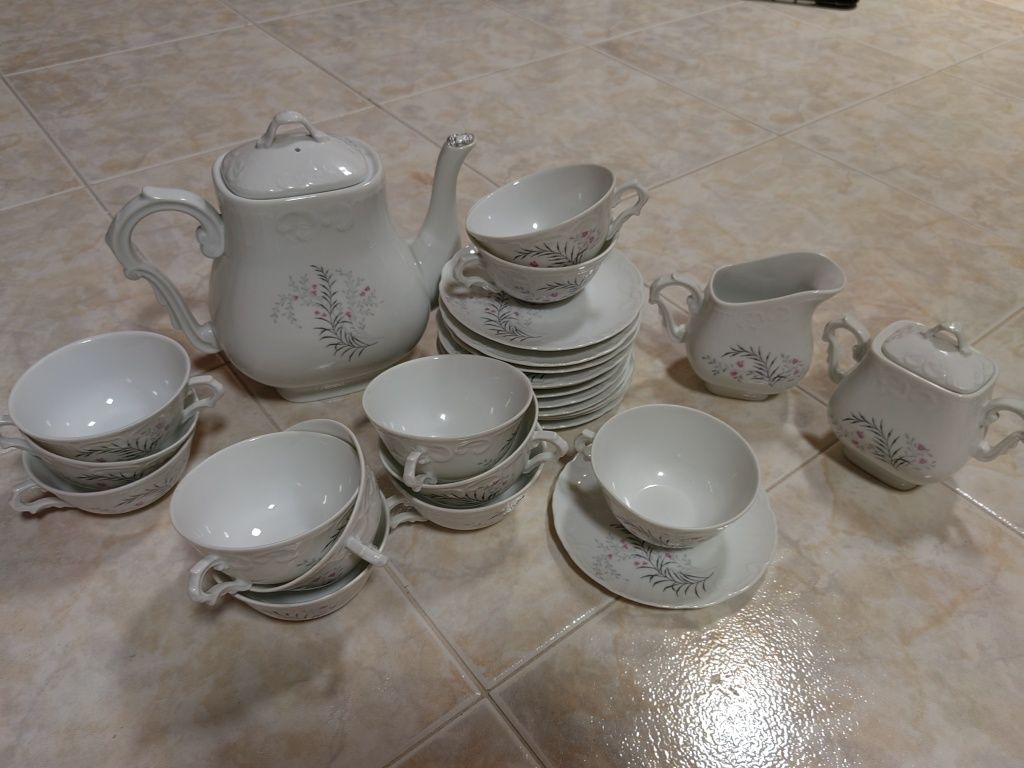 Conjunto de 12 chávenas de chá com bules vista alegre