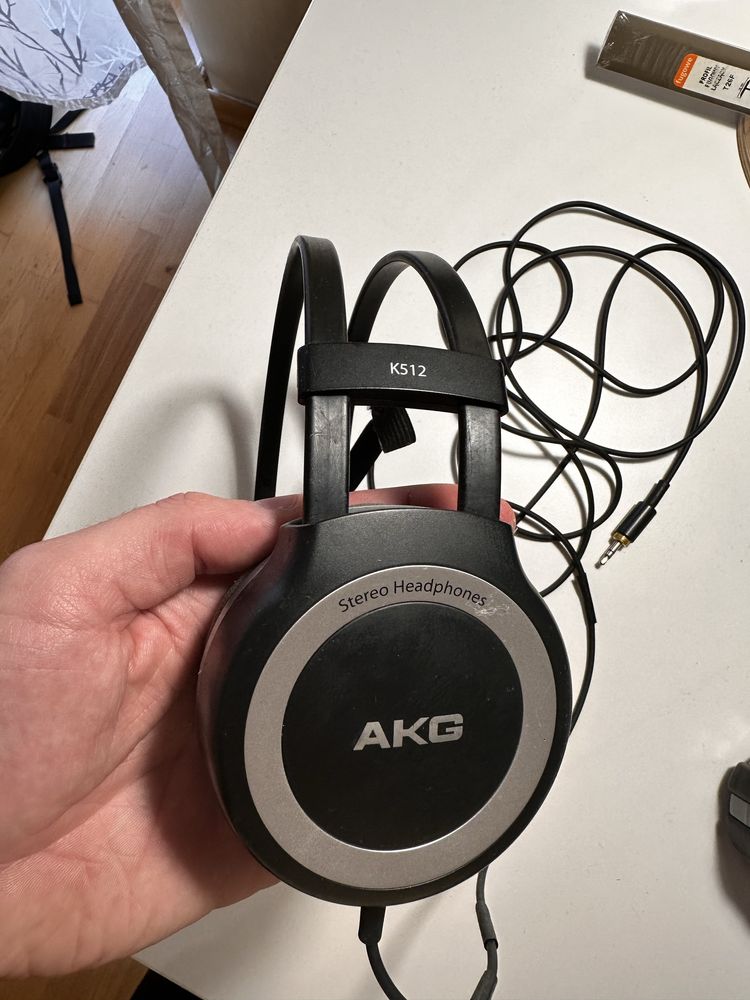 Sluchawki AKG K512