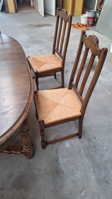 Stół drewniany rozkładany z 6 krzesłami