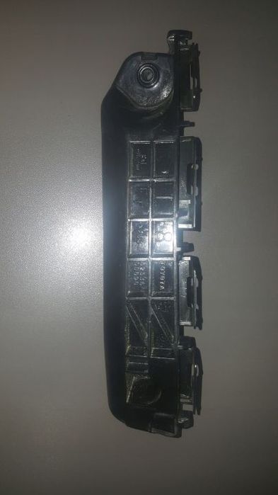 TOYOTA YARIS 2012 2015 ŚLIZG Plastikowy lewy przód