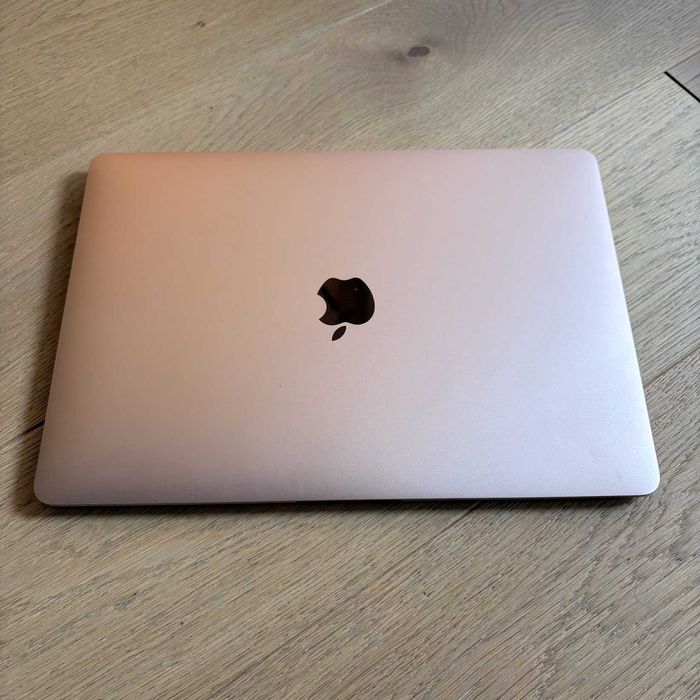 Macbook Air 2020 Złoty a Skromny (A2179)