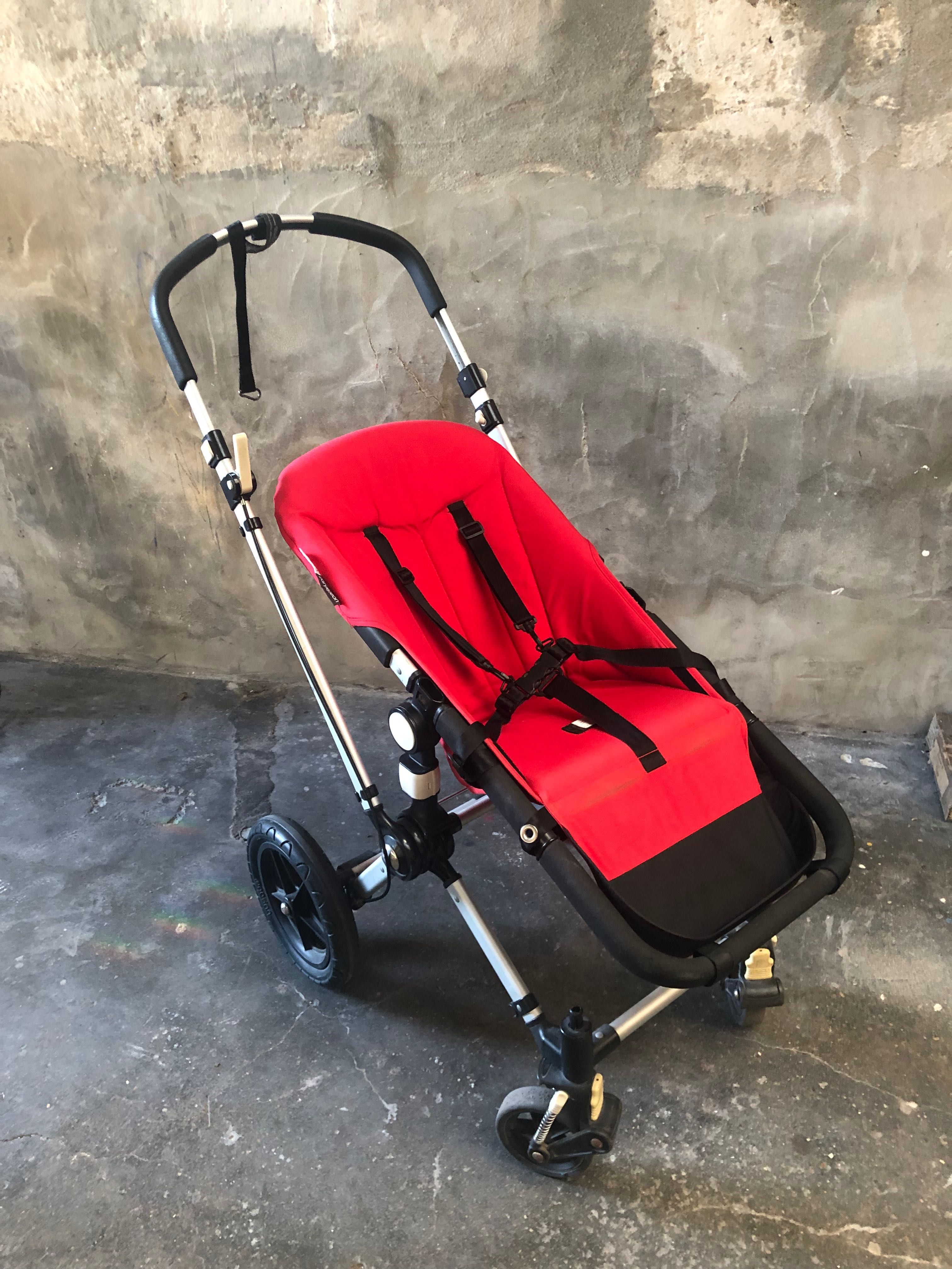 Carrinho bebé Bugaboo Cameleon com muitos accessories