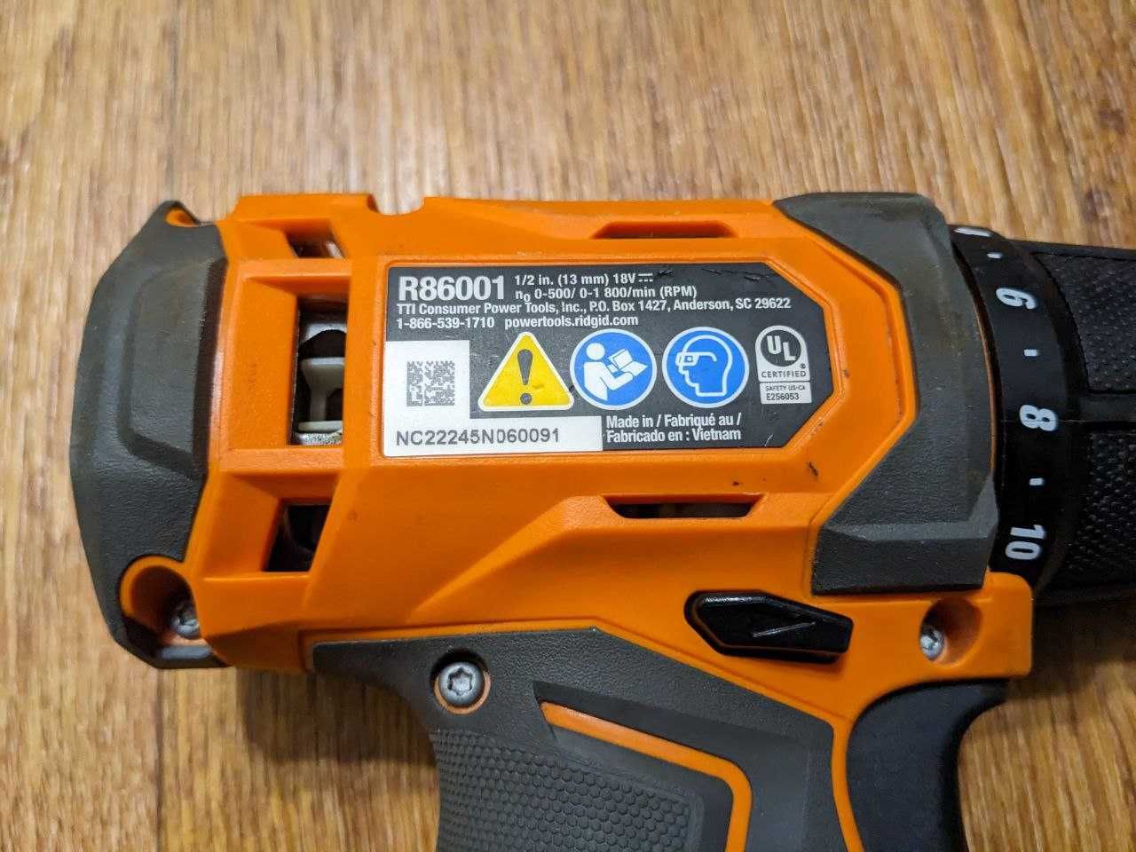 Шуруповерт Ridgid R86001 18V с комплектом