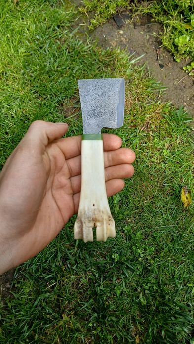 Ręcznie wykuty nóż neck knife / mini tasak / rękojeść z kości  nóż EDC