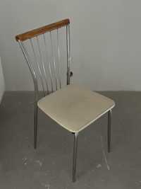 Krzesla metalowe tapicerowane