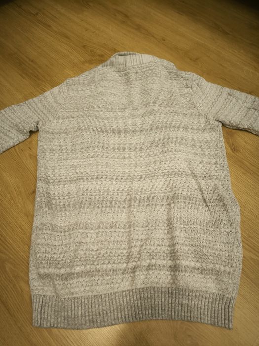 Szary sweter bawełniany z dużymi guzikami na guziki clockhouse nowy S