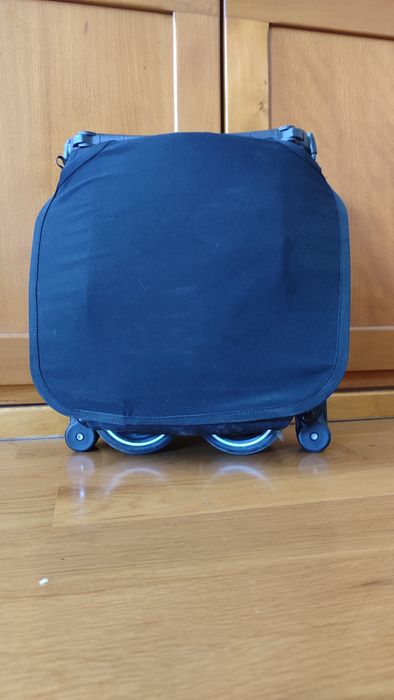 Carrinho de bebé, ideal para viagens e avião. Marca GB, modelo pockit