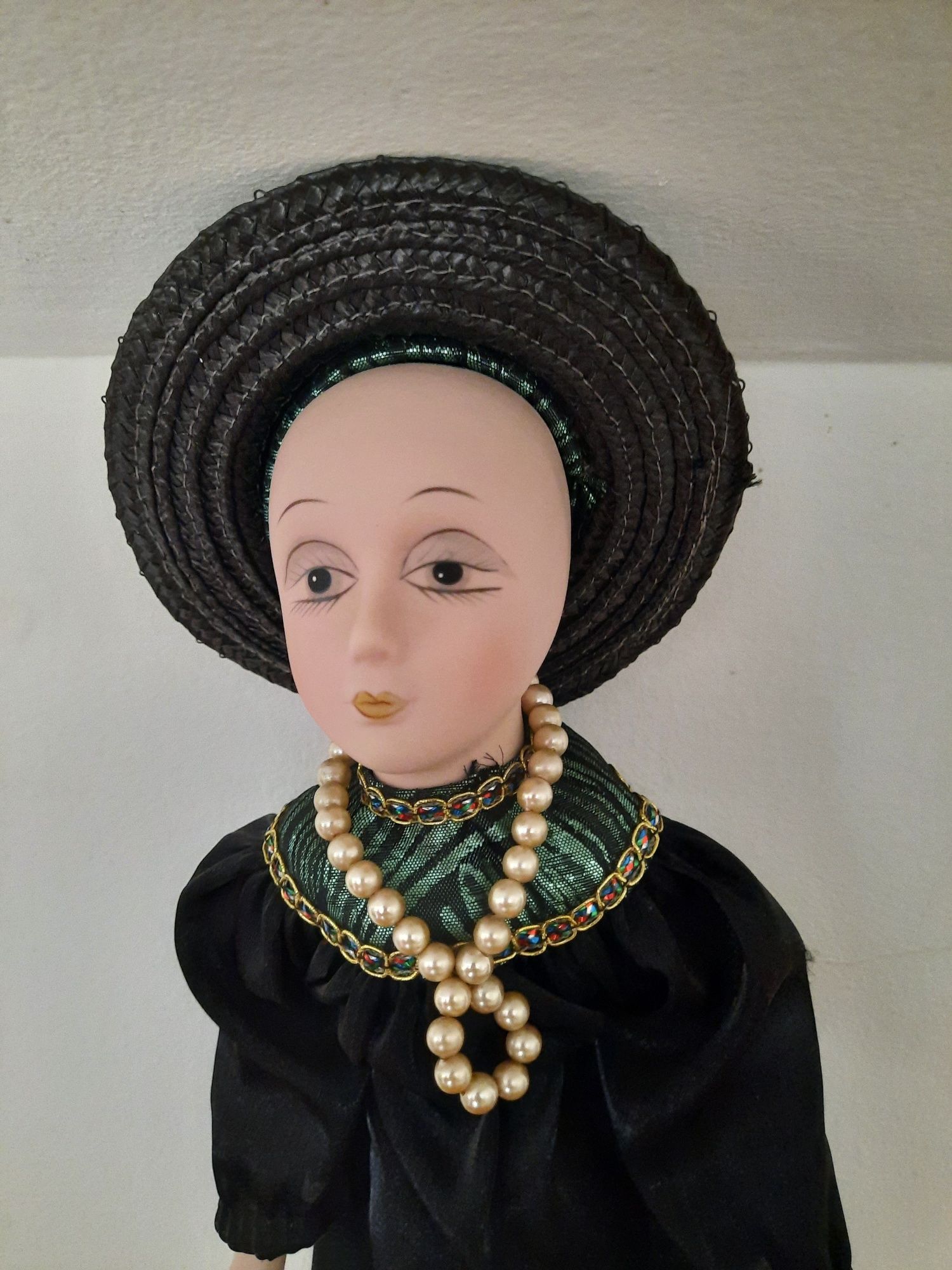 Boneca antiga em porcelana