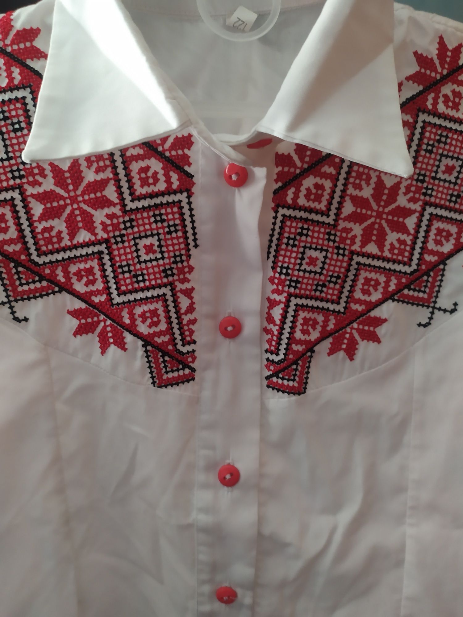 Гарна вишиваночка на свята р.122