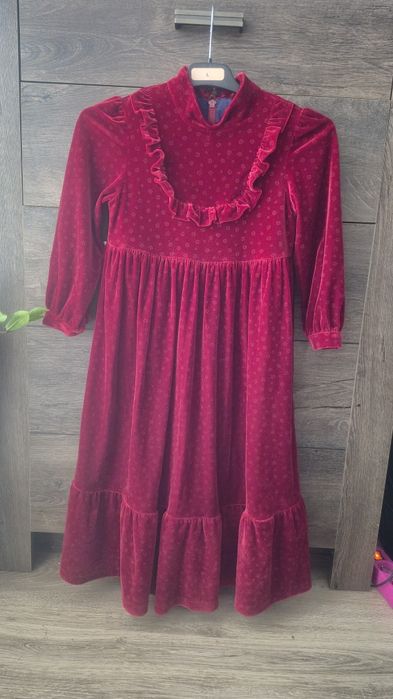 Przepiękna welurowa sukienka dla dziewczynki r. 128