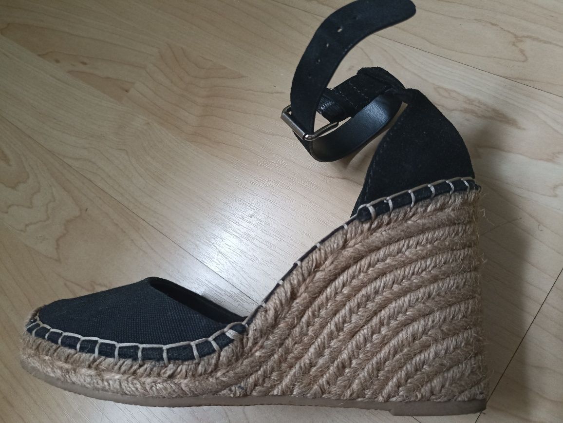 Espadryle na koturnie r. 39 Pull & Bear