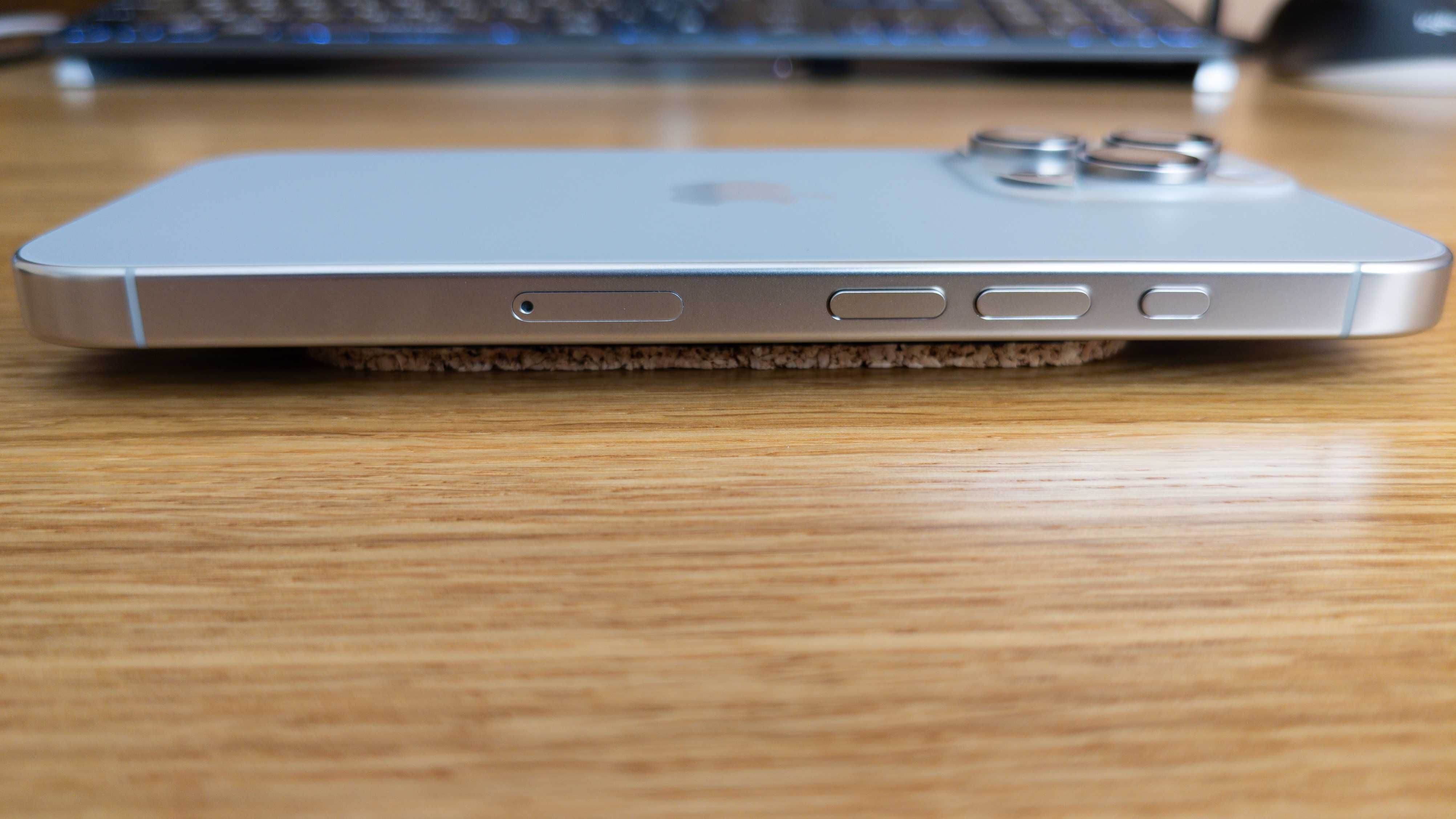 iPhone 16 Pro 256GB Natural Titanium (MYNL3SX/A)