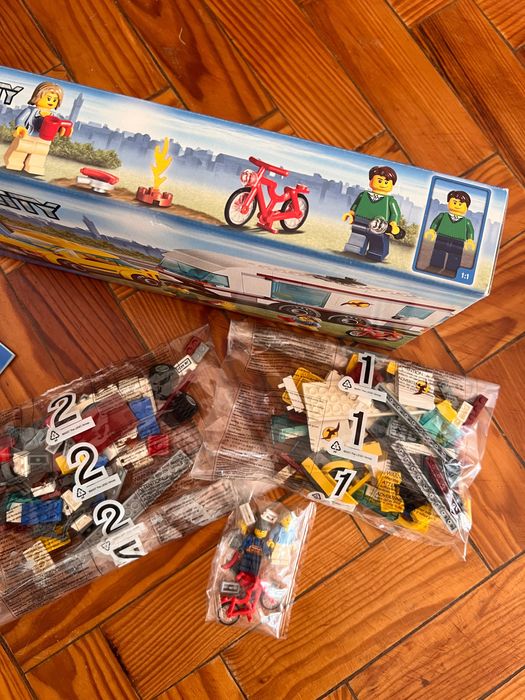 LEGO 4435 Car and Caravan