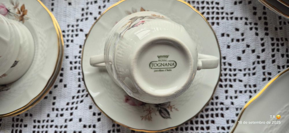 Serviço de Chá com pratos de doce, da Royal  Tognana