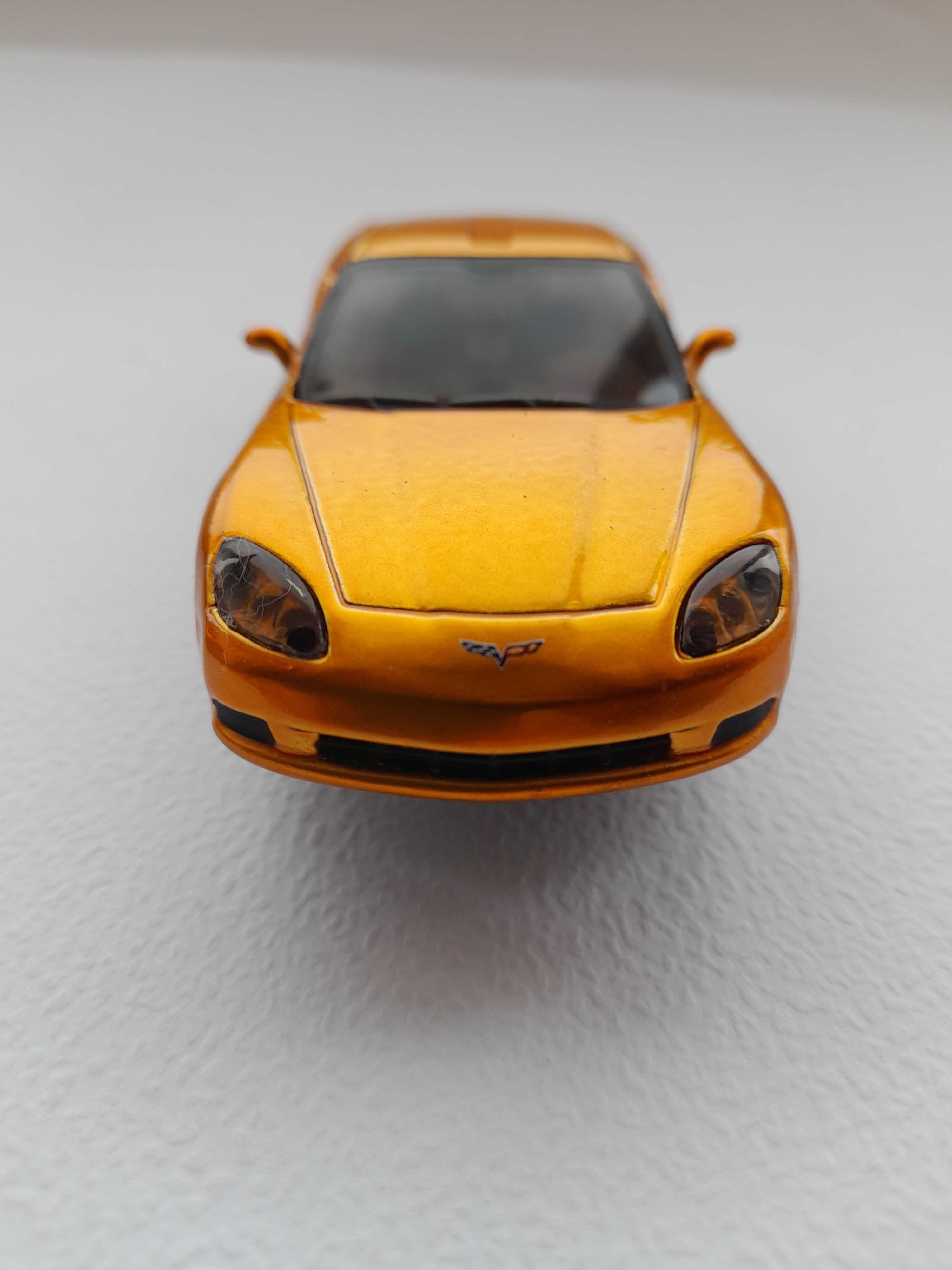 Коллекционная модель Bburago Chevrolet Corvette 2005, 1/43