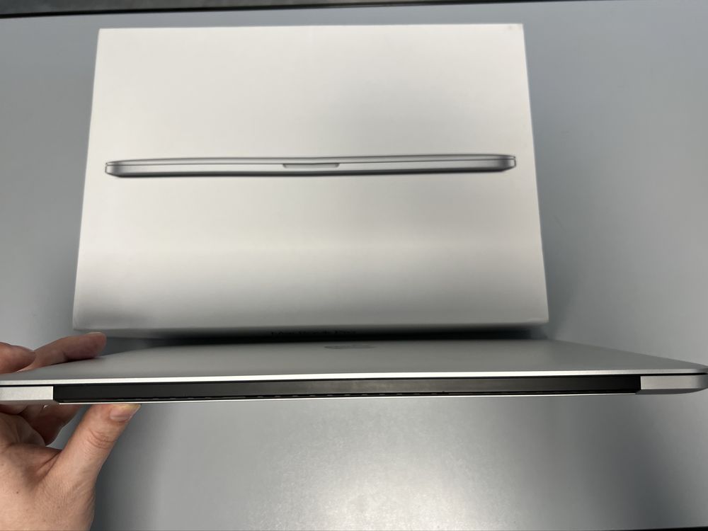 MacBook Pro 15" Intel Core I7 3,4Ghz, 16Gb RAM, Super Stan, Cyrylica