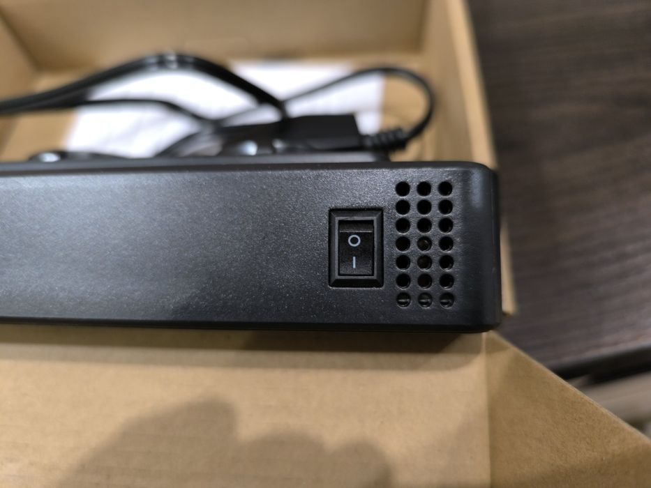 Автомобільний інвертор 12 - 220 В