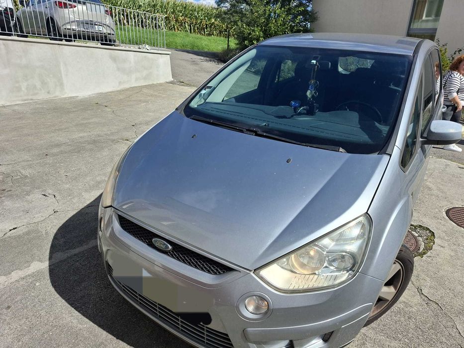 Ford S Max em bom estado