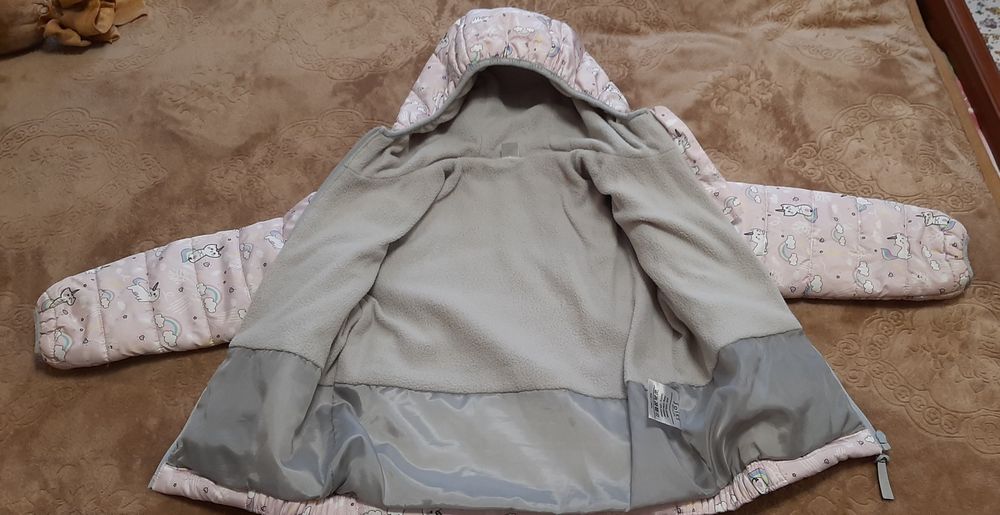 Куртка демісезонна на дівчинку 3-4 рочки