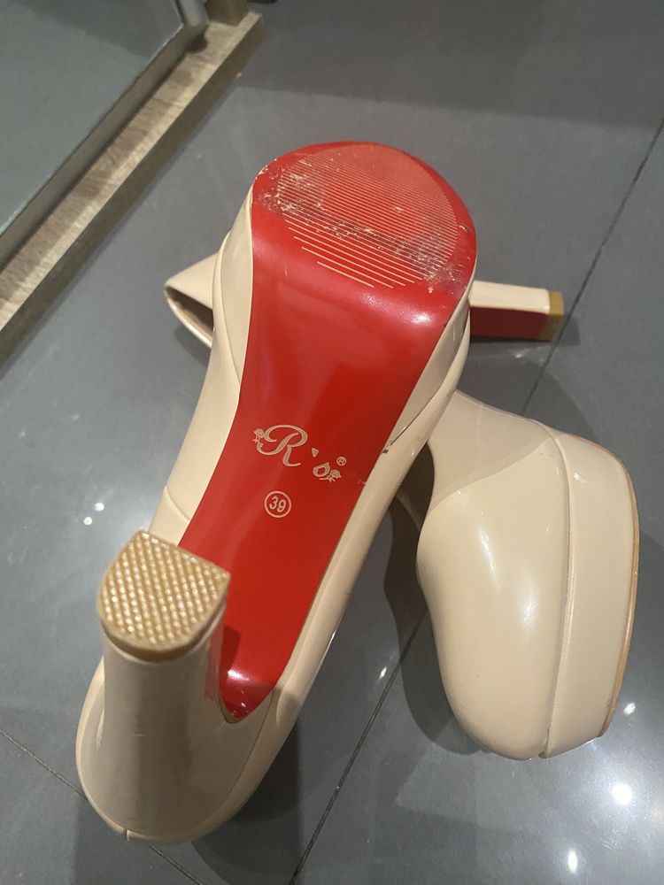 Buty na obcasie rozmiar 39