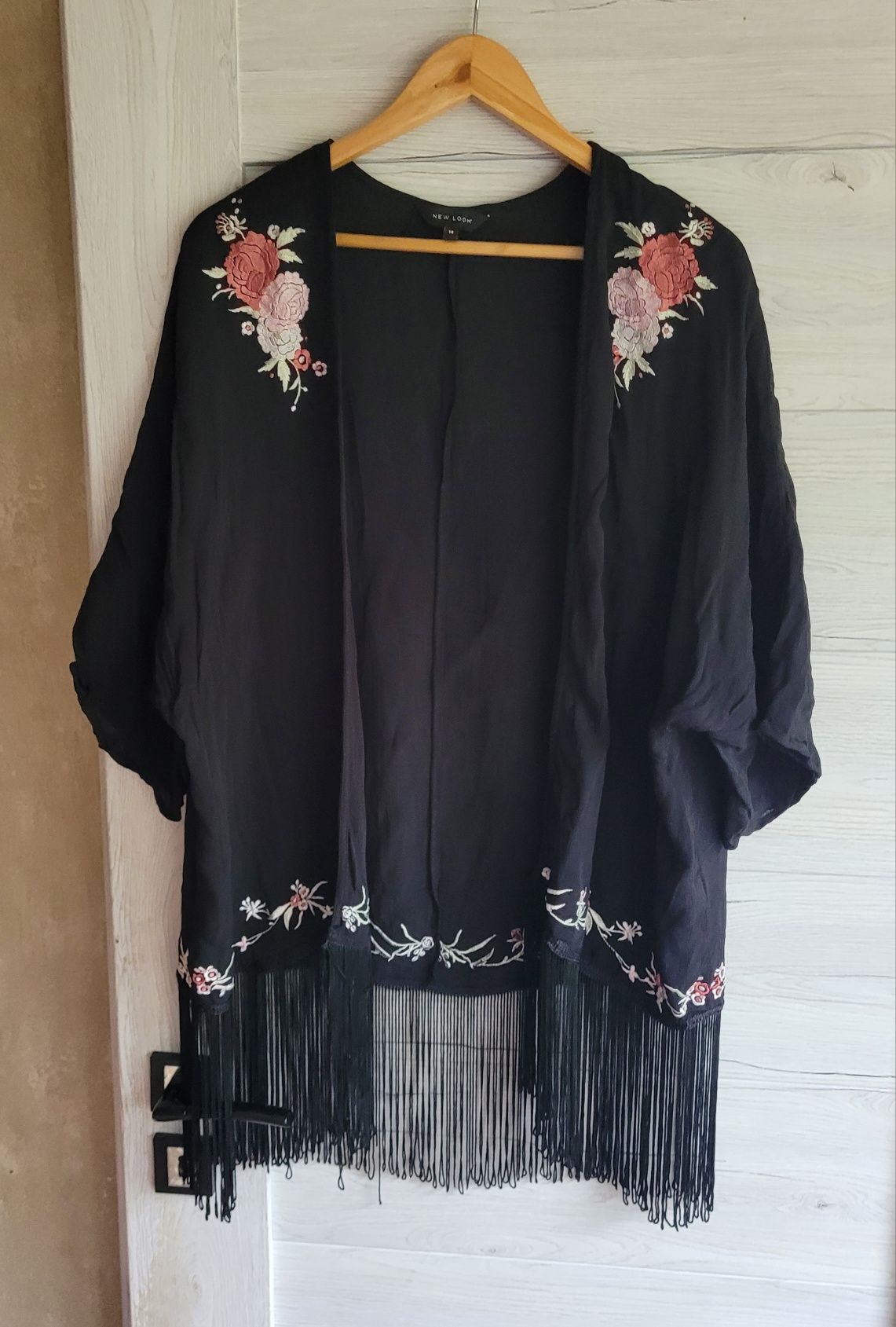 Narzutka z frędzlami print kwiatowy New Look XL