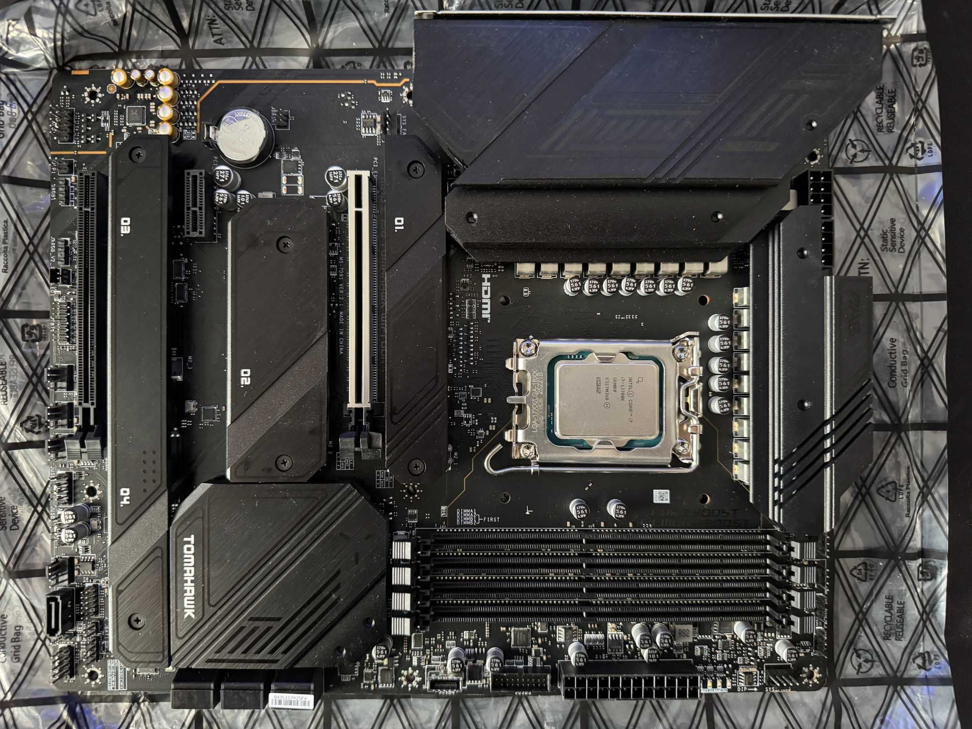 MSI MAG Z790 Tomahawk WIFI DDR4 + Intel i7-13700K
