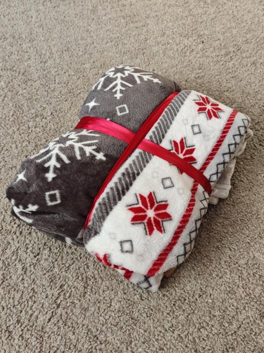 Świąteczny koc szaro-biało-czerwony