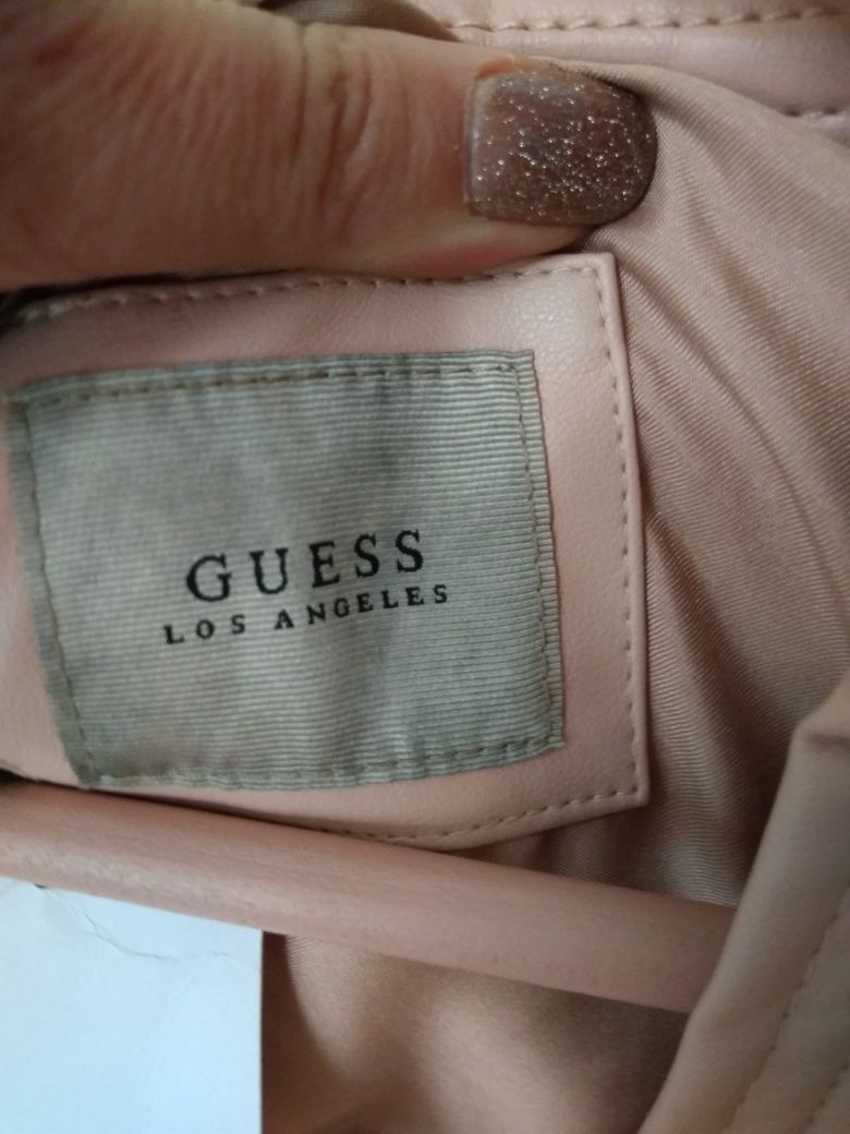 Жилетка guess.  Пудррвый.           цвет.