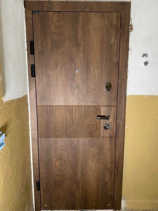 Вхідні та Міжкімнатні Двері