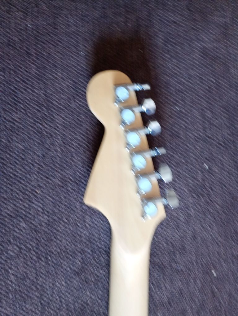 Gryf gitarowy typu fender