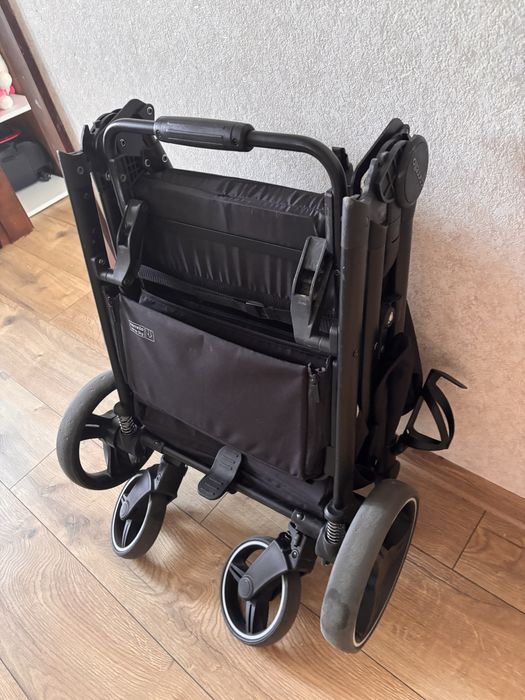 Прогулянкова коляска Carrello Bravo