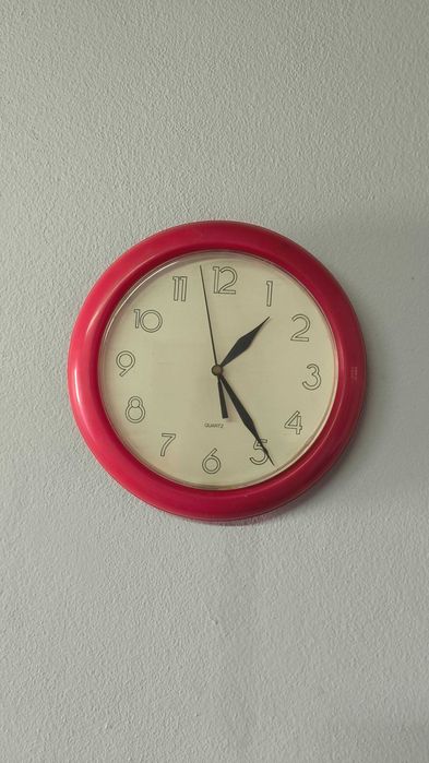 Relogio vintage vermelho
