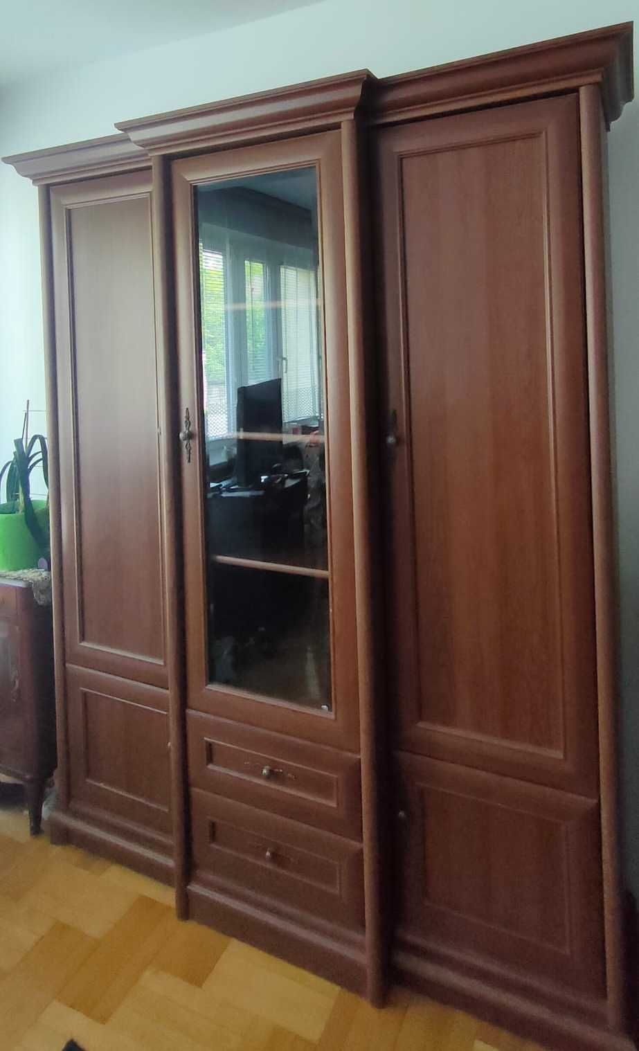 Trzydrzwiowy regał z witryną Black Red White KENT [160x45x205]