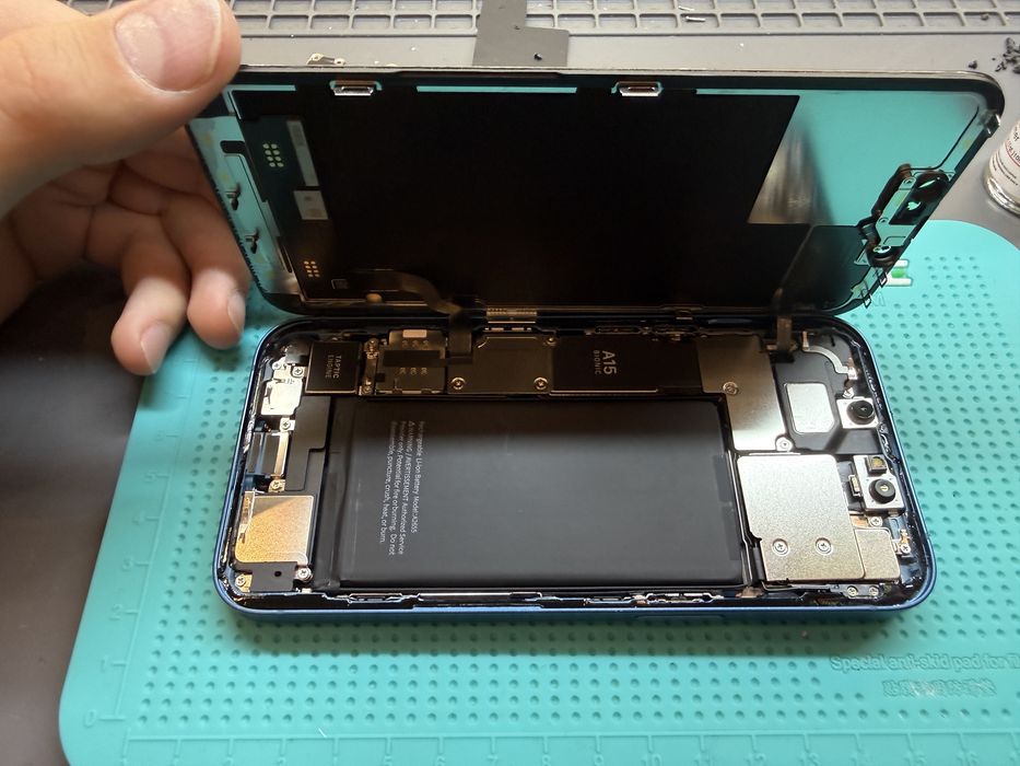 Заміна батареї/дисплею на iPhone