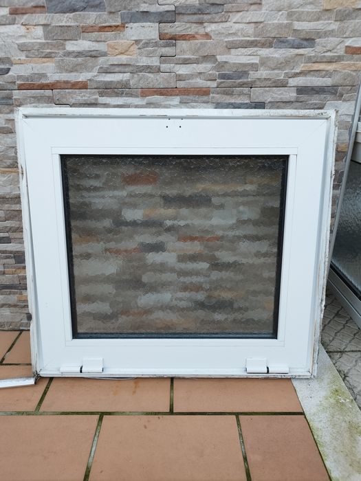 Janela de vidro fosco sem fecho
