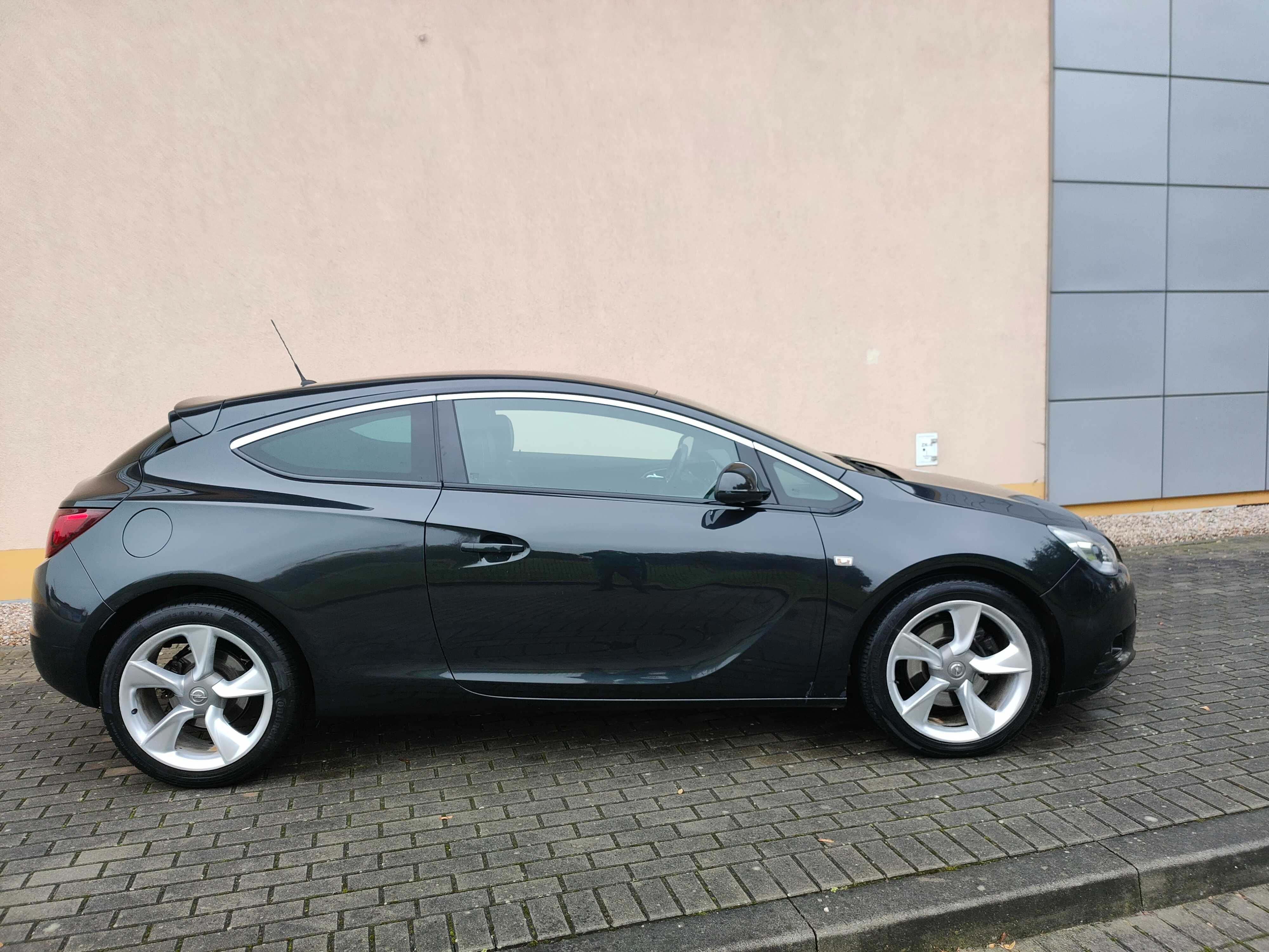 Opel Astra J GTC Cosmo Sport 1.7crdi 130 km Black Saphire  Full serwis