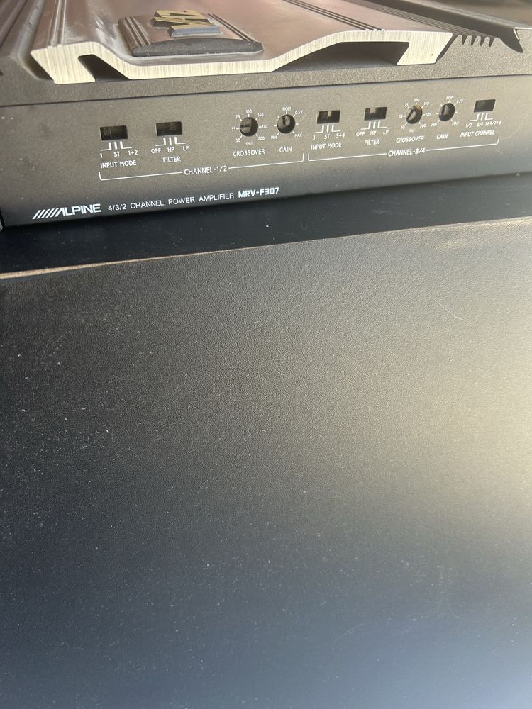 Amplificador Alpine mais Subwoofer Focal
