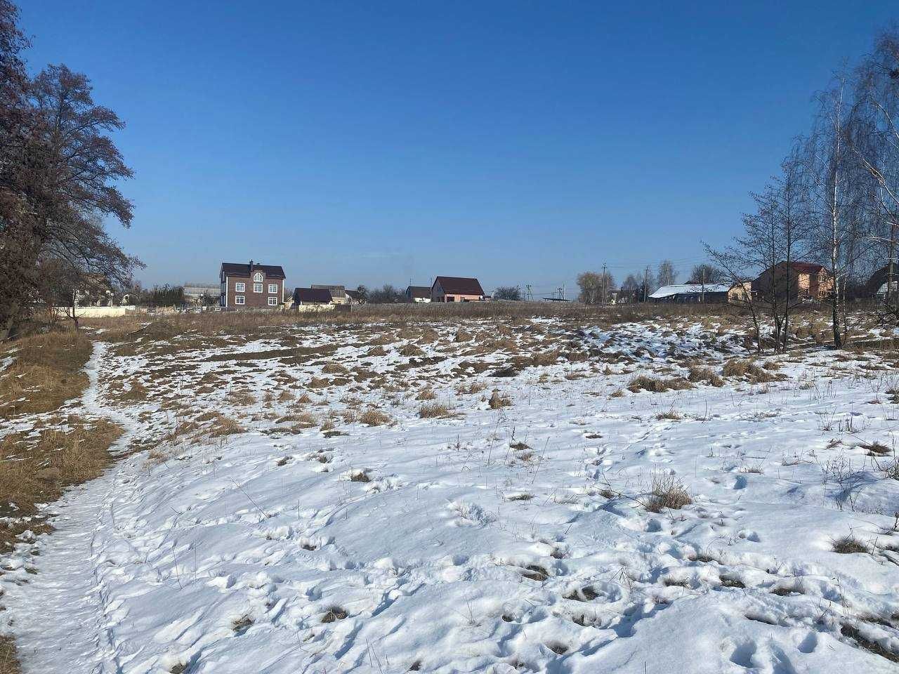 Продаж: Ділянка, с. Микуличі в мальовничому місці на березі озера