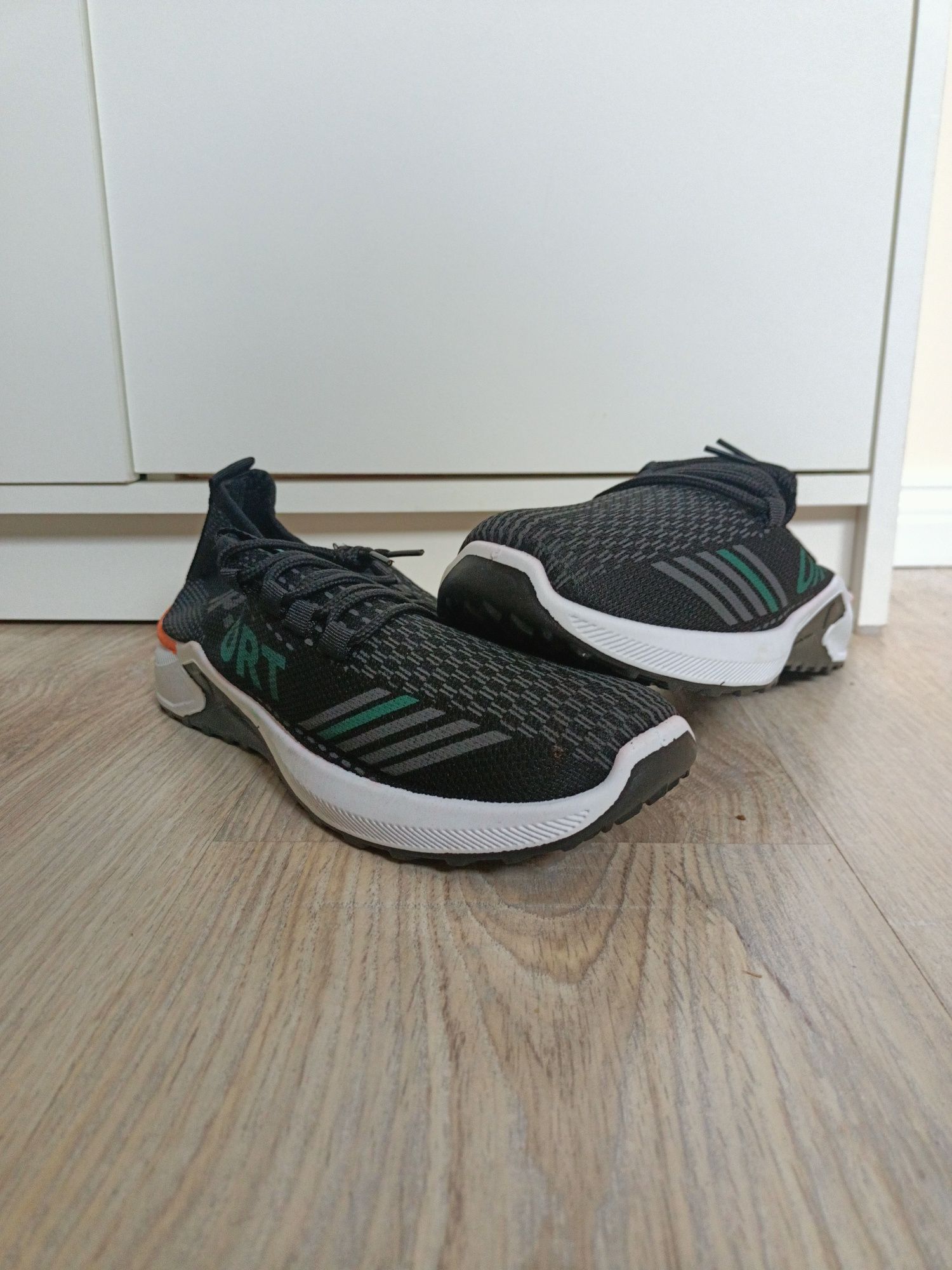 Sprzedam buty męskie sportowe