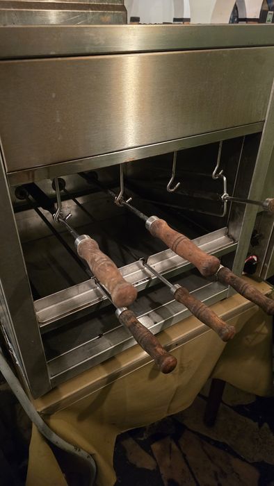 Churrasqueira rodizio 7 espeto eletrica e gaz