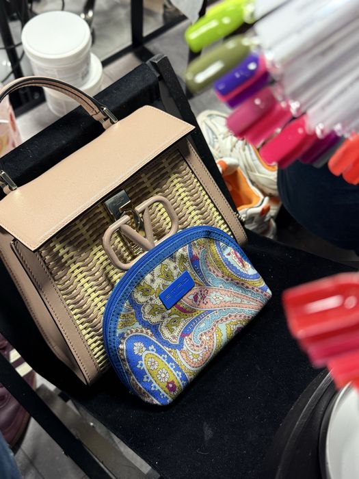 Продам косметичку Etro, оригинал, куплена в Ароматеке